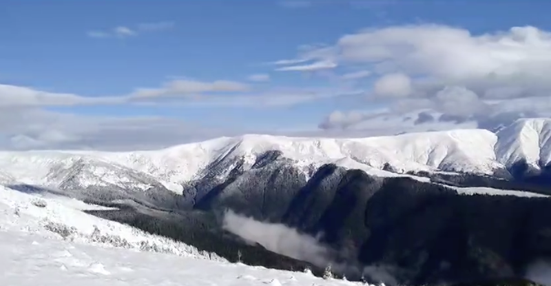 Se circulă in condiții de iarnă pe mai multe drumuri din țară