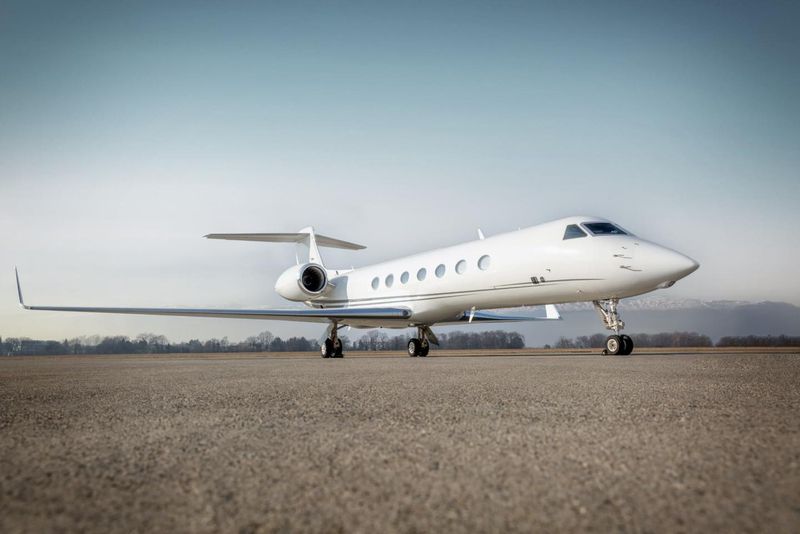 Avionul de lux cu care zboară cuplul Klaus și Carmen Iohannis în Africa