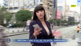 Pietonii care stau pe telefon, amendați. Concret, cei care traversează cu uitându-se în telefon riscă amenzi în valoare de 435 de lei
