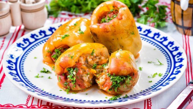 Ardei umplut de post, cu orez și ciuperci