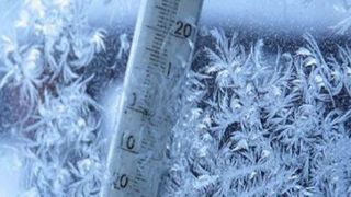 Peisaj de iarnă &icirc;n masivul Postăvarul. La munte, meteorologii anunță ninsoare abundentă și viscol, &icirc;n acest weekend