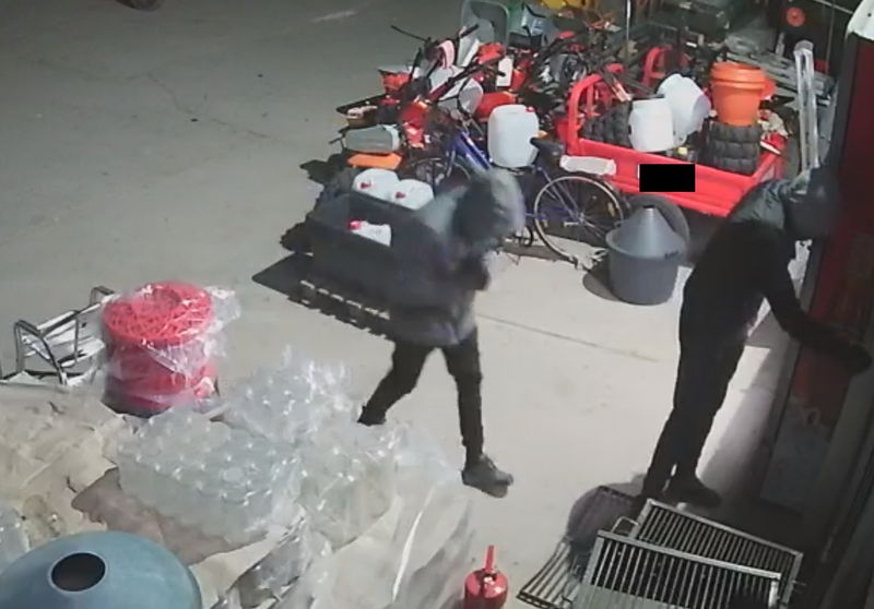  Un afacerit a fost jefuit. Există suspiciunea că aceiași infractori au comis ambele jafuri