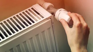Repartitoarele la calorifere, obligatorii sau nu? Schimbare de ultim moment pentru românii care locuiesc la bloc