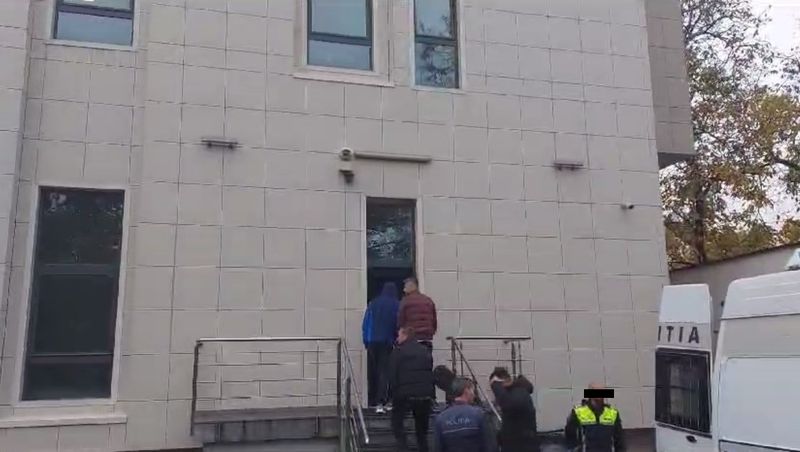 Câțiva dintre polițiști inculpați au fost deja aduși în fața magistraților