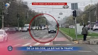 VIDEO - Bătaie &icirc;n trafic la Galați. Un șofer gelos l-a bătut pe stradă pe t&acirc;nărul cu care era fosta lui iubită