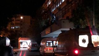 VIDEO. Trei pacienți de la Spitalul de Psihiatrie Murgeni au murit după o toxiinfecție alimentară. Celulă de criză la Ministerul Sănătății: alți 29 de pacienți transferați de urgență