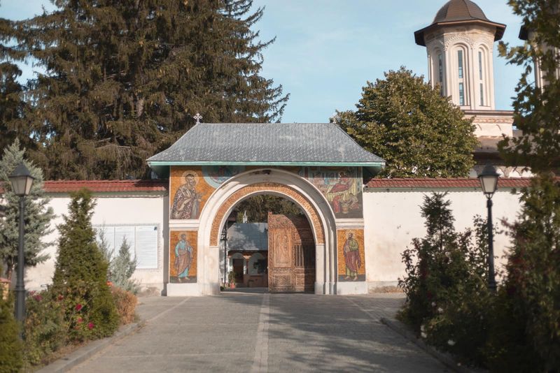 gard manastirea caldarusani