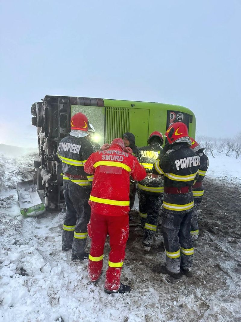 Autocar rasturnat ialomița