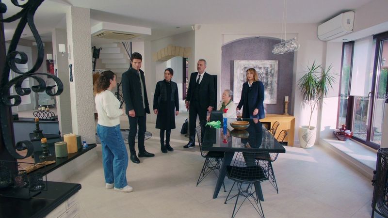 Azi, de la ora 19:00, în “Dragoste și speranță”, doar la Kanal D2! Handan nu-i dă pace lui Kuzey