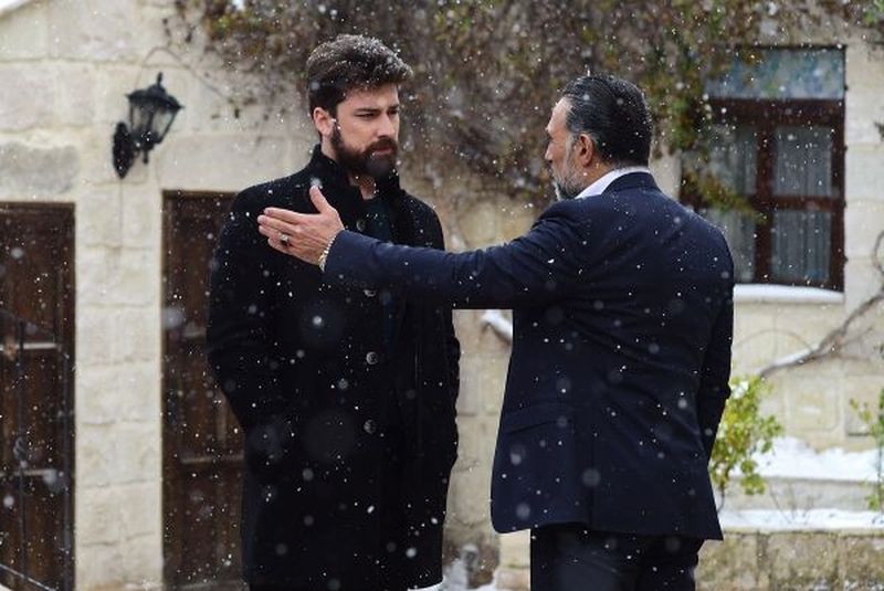 Într-un nou episod din serialul „Promisiunea”, azi de la ora 20:00. la Kanal D! Azimet, răutate fără limite