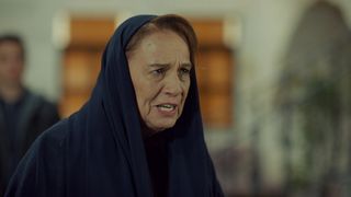 &Icirc;ntr-un nou episod din serialul &bdquo;Promisiunea&rdquo;, azi de la ora 20:00. la Kanal D! Azimet, răutate fără limite