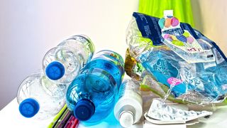 Ce ambalaje vor intra &icirc;n sistemul de garanție de 50 de bani de la 30 noiembrie: cum &icirc;ți poți recupera banii