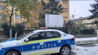 Eleva care și-a înjunghiat profesorul, în Oradea, avea bursă de merit. Ce a făcut-o să recurgă la gestul extrem: „A fost găsită în cameră cu un băiat, noaptea la stingere”