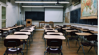 Un profesor din Oradea a fost &icirc;njunghiat &icirc;n spate