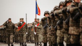 soldați la parada militara 