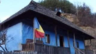casuta albastra arges