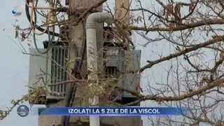 VIDEO- Izolați la 5 zile de la viscol. Oamenii &icirc;ndură frigul și bezna