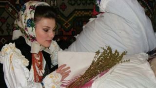 fata care pune busuioc sub perna de sfantul andrei