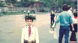 Elevul din imagine este subiectul acestor zile. Tu &icirc;l recunoști?