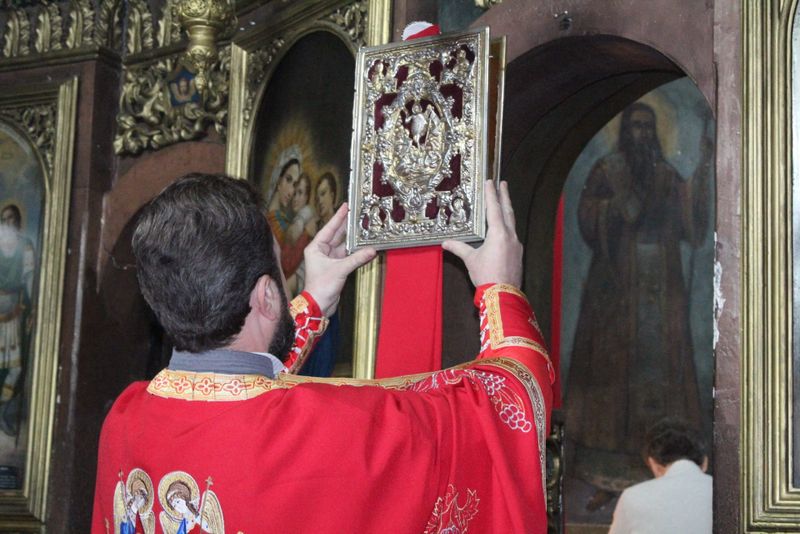 scandal preot biserică Târgu-Jiu