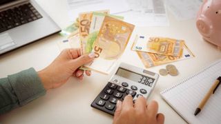 Cursul valutar al BNR pentru 4 decembrie 2023: Noile cotații ale euro și dolarului