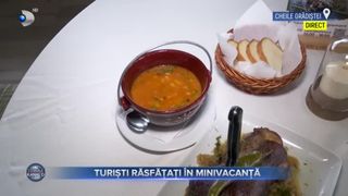 VIDEO - Turiști răsfățați în minivacanță. Ce bunătăți au pregătit hotelierii