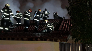 Patru locuințe din Sectorul 5 au fost cuprinse de flăcări