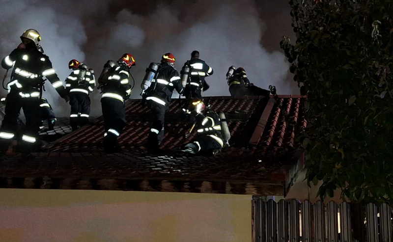 Patru locuințe din Sectorul 5 au fost cuprinse de flăcări