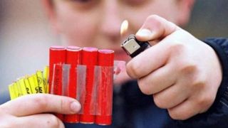 Copil de nouă ani din Prahova, cu degete amputate și traumatism ocular din cauza unei petarde