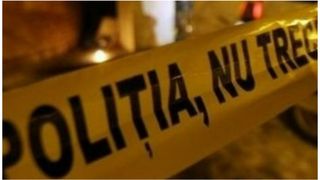 Un copil de 13 ani și-a pierdut viața, după ce a căzut de etajul nouă al unui bloc din Iași. Băiatul a fost lăsat singur în apartament câteva minute