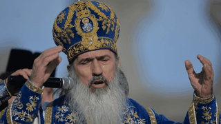 VIDEO - Arhiepiscopul Tomisului, IPS Teodosie, urmărit penal de DNA. Ar fi promis o mită uriașă unui om de afaceri. Reacția avocatului apărării: "Sunt cvasi-probe care nu indică nicio infracțiune"