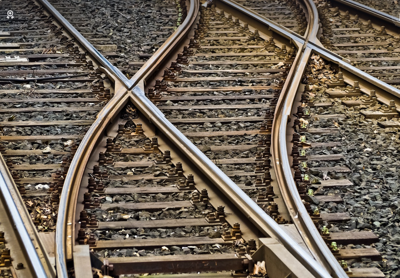 Accident grav pe calea ferată, la Brănești. O femeie a fost lovită mortal de un tren