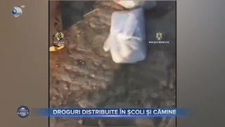 VIDEO - Droguri distribuite &icirc;n școli și cămine. Polițiștii au demarat operațiunea Narcos