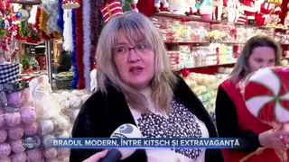 VIDEO - Bradul de Crăciun clasic, &icirc;nlocuit cu cel cu decorații c&acirc;t mai extravagante