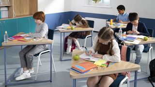 elevi la scoala vacanta de iarna