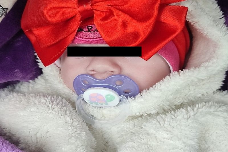 Bebeluș salvat din incendiu