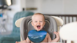 3 lucruri care să nu-ți lipsească din casă pentru hrănirea corectă a bebelușului