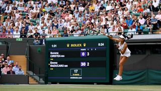 emma răducanu pe teren cand joaca