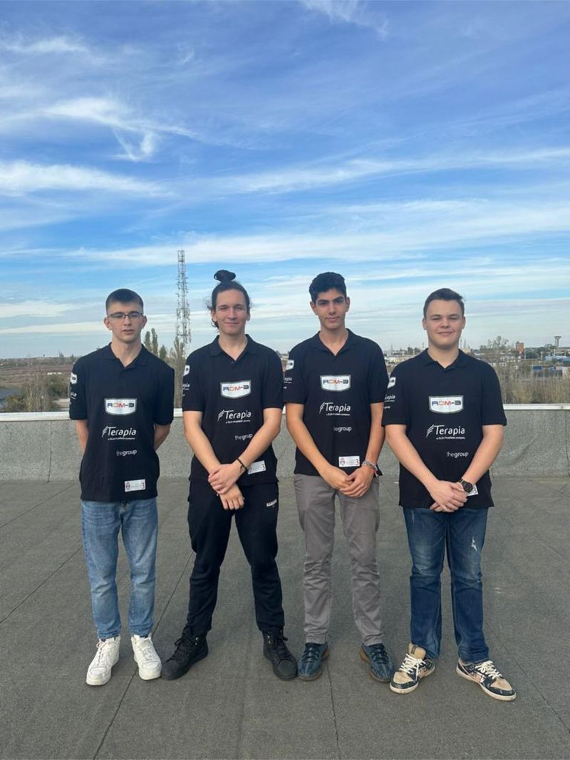 Lansat cu succes, ROM-3, al doilea satelit românesc construit de elevi, a ajuns pe orbită și este operațional.  Au fost emoții mari la deschiderea lansatorului