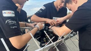 Lansat cu succes, ROM-3, al doilea satelit rom&acirc;nesc construit de elevi, a ajuns pe orbită și este operațional.  Au fost emoții mari la deschiderea lansatorului