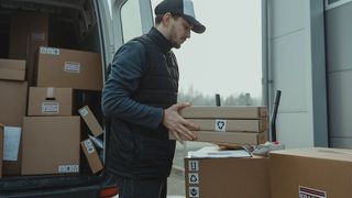 Ce implică un serviciu de curierat door-to-door