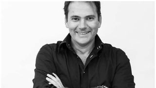 Un cunoscut hairstylist din Oradea a fost găsit fără viață &icirc;n casă! Cornel Mailat avea 44 de ani și a lăsat &icirc;n urmă doi copii