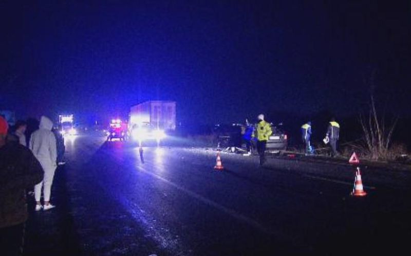 Accident cumplit în Ilfov. Un tânăr s-a stins din viață pe loc după ce mașina pe care o conducea a intrat într-un TIR