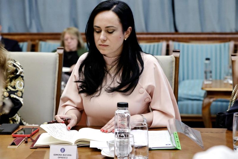 simona bucura oprescu