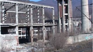 Turnul dezafectat din Lupeni, de unde s-au aruncat fetele  