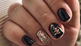 model de unghii de craciun 2023