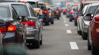 Orașul din Rom&acirc;nia &icirc;n care accesul mașinilor ar putea fi interzis