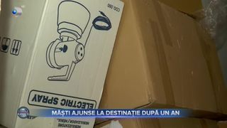 VIDEO - Zeci de mii de măști, ajunse la primării și scoli cu &icirc;nt&acirc;rziere de un an