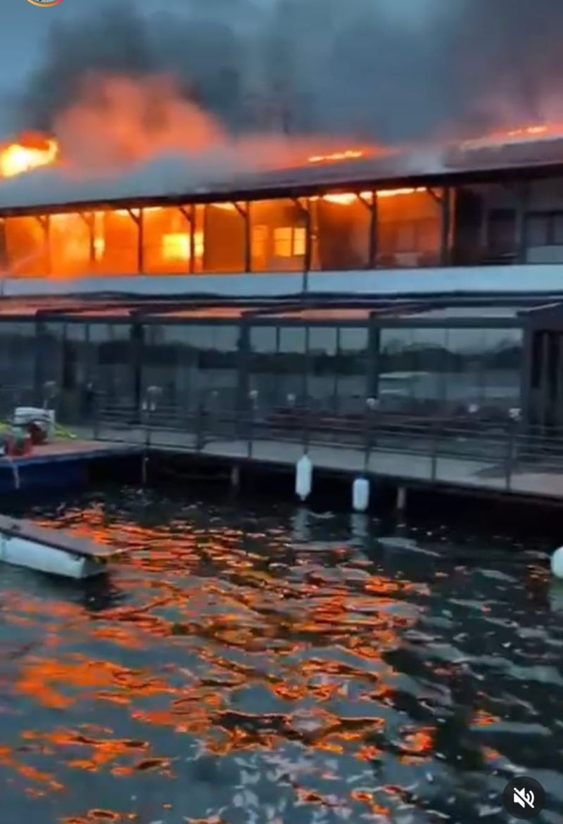 flacari restaurant pe lac snagov