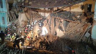 VIDEO - UPDATE Intervenție contra cronometru la căminul unui liceu din județul Harghita! Un copil este prins sub dărâmături